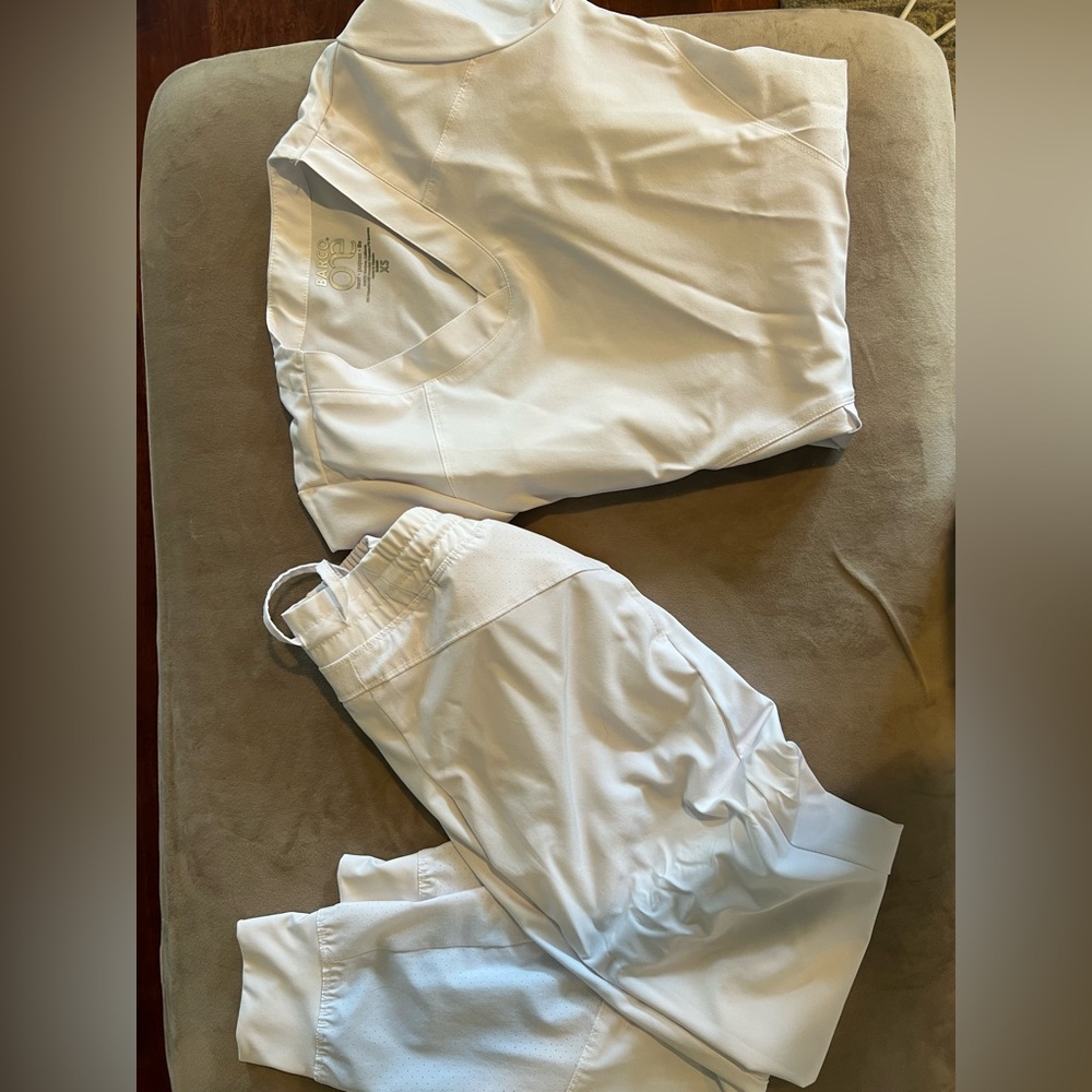 Barco ONE scrub set